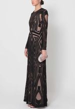 vestido-carey-longo-de-manga-comprida-com-brocado-geometrico-bcbg-maxazria-preto