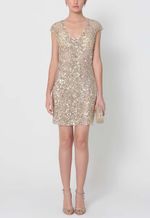 vestido-maria-eugenia-curto-com-paetes-dourados-powerlook-dourado