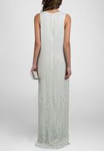 vestido-belgica-longo-com-plumas-na-barra-powerlook-branco