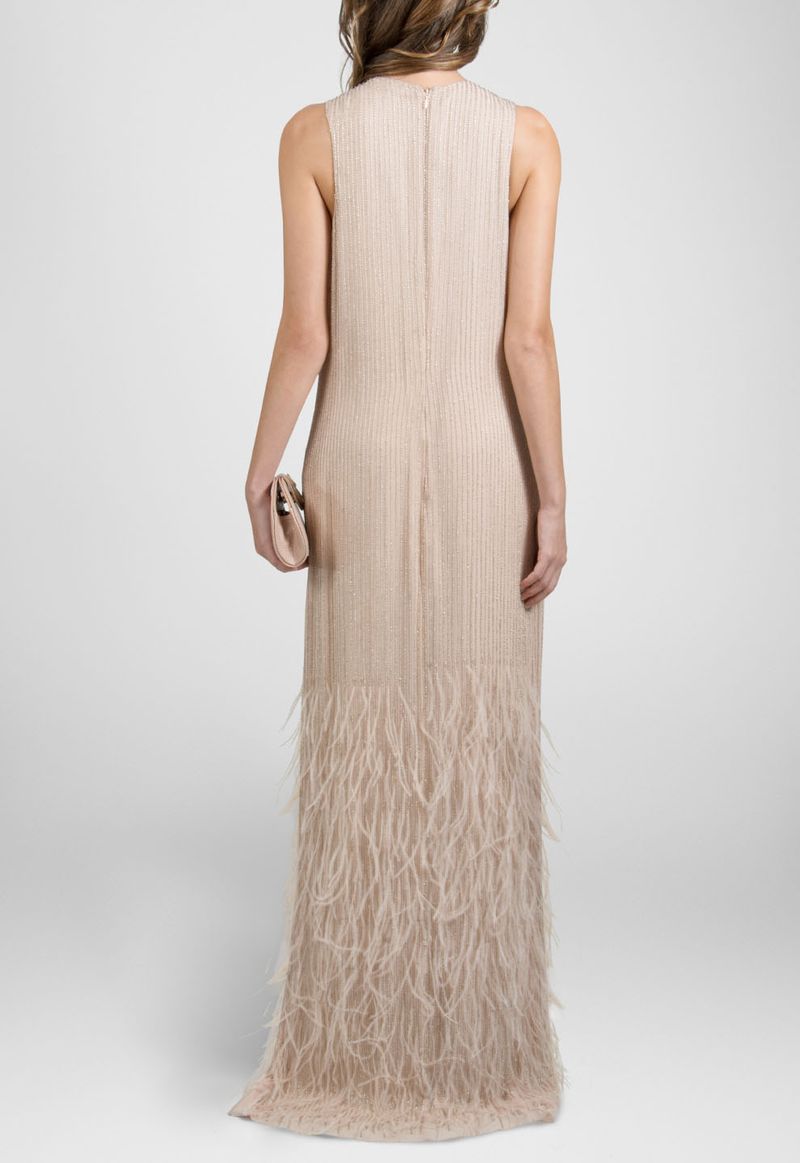 vestido-filipinas-longo-com-plumas-na-barra-powerlook-rosa