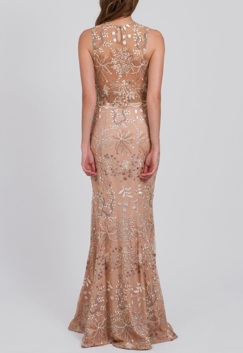 vestido-pinel-longo-decote-trapezio-todo-bordado-no-tule-powerlook-nude
