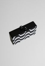 clutch-copacabana-preta-e-branca-de-acrilico-powerlook