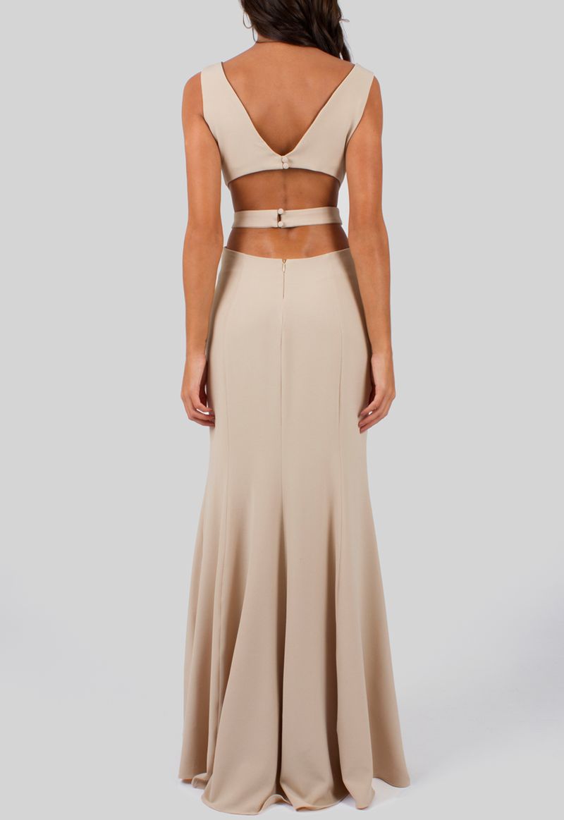 vestido-tatiana-longo-com-recortes-na-cintura-e-fenda-powerlook-nude