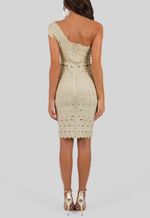 vestido-ema-curto-bandagem-de-um-ombro-so-powerlook-dourado