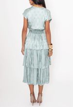 Vestido-Eduarda-midi-Amissima-verde-menta